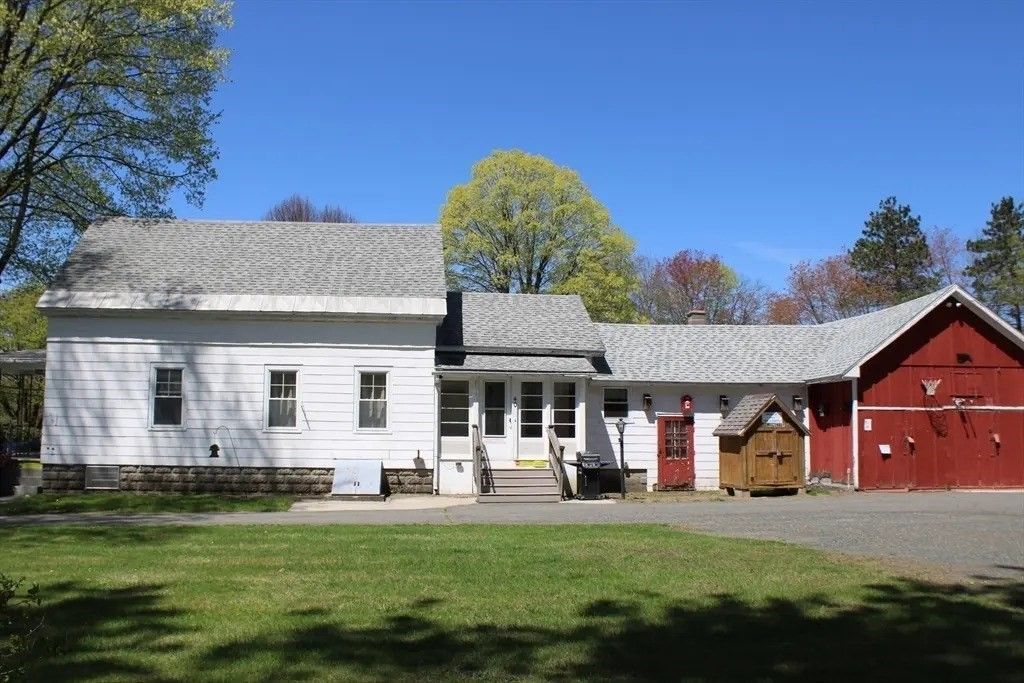 Backyard, Exterior, Facade, Ranch