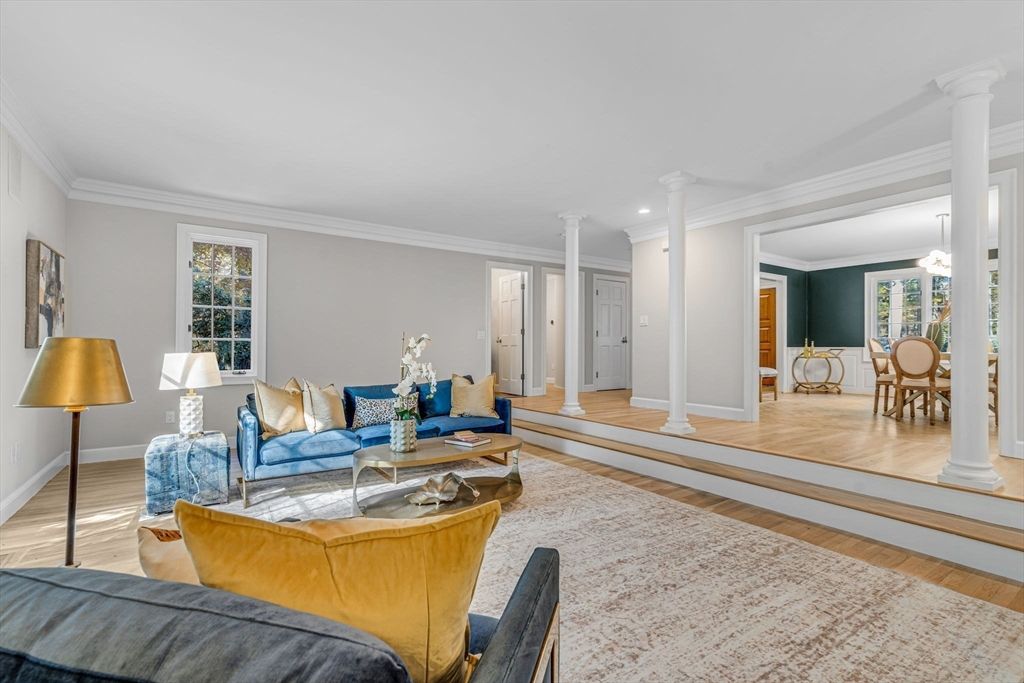 Dining room, Interior, Living room, Recessed Lighting, Wood Texture Flooring