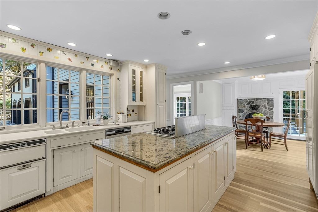 Dining room, Interior, Kitchen, Recessed Lighting, Wood Texture Flooring