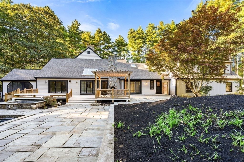 Backyard, Exterior, Facade, Cape Cod