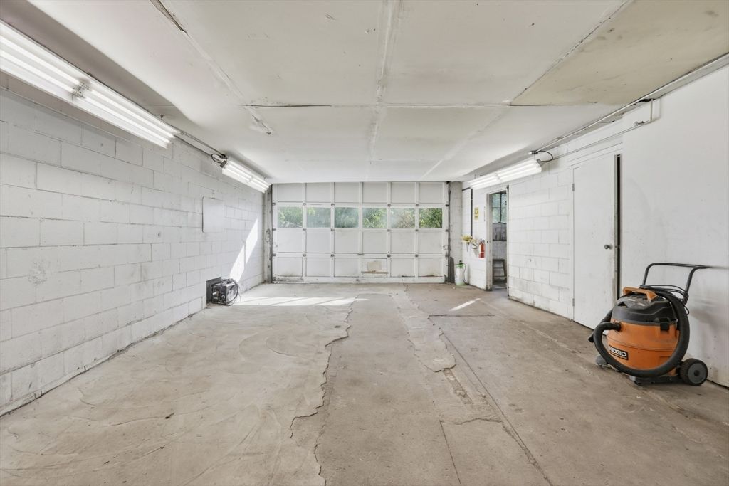 Garage, Interior, Stone Walls