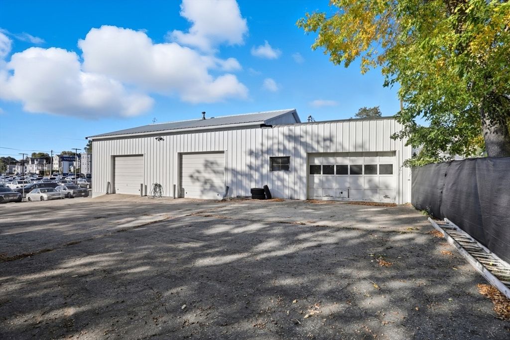 Detached Garage, Exterior