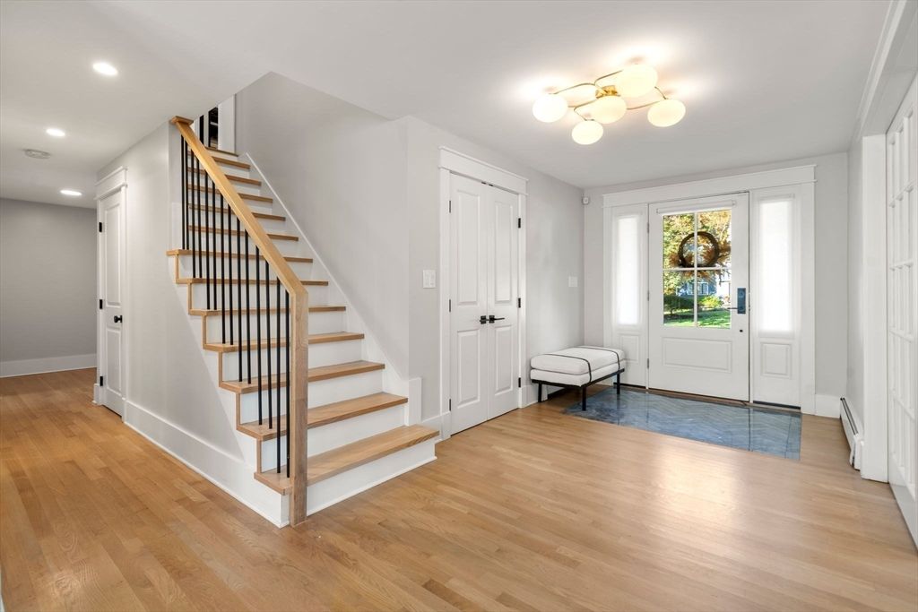 Interior, Recessed Lighting, Wood Texture Flooring