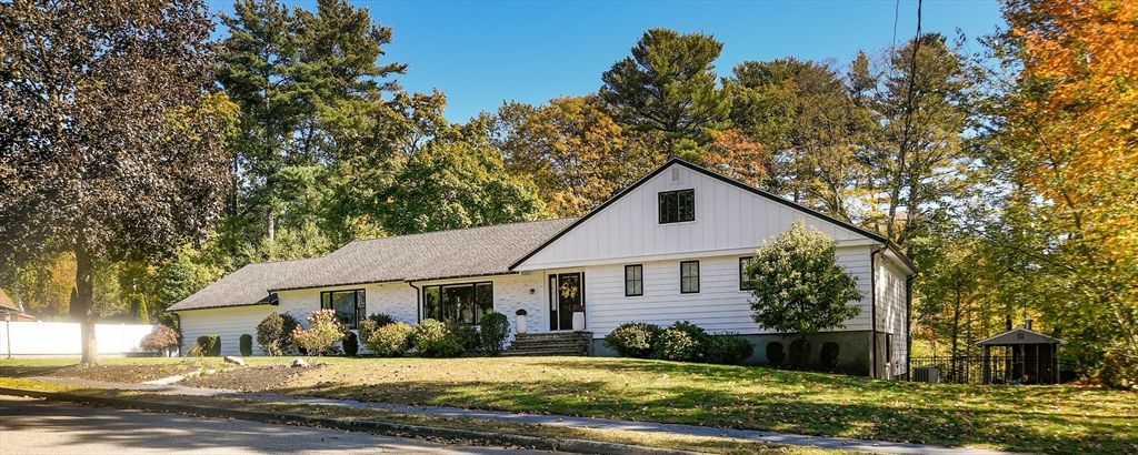 Backyard, Exterior, Facade, Farmhouse