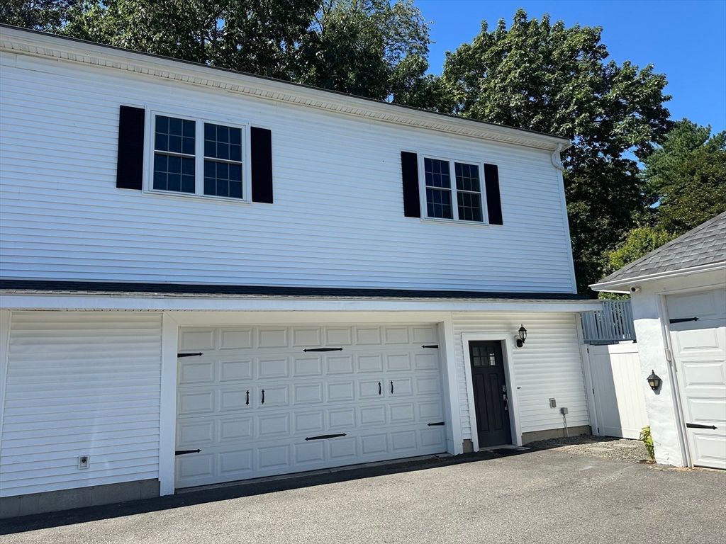 Attached, Exterior, Facade, None