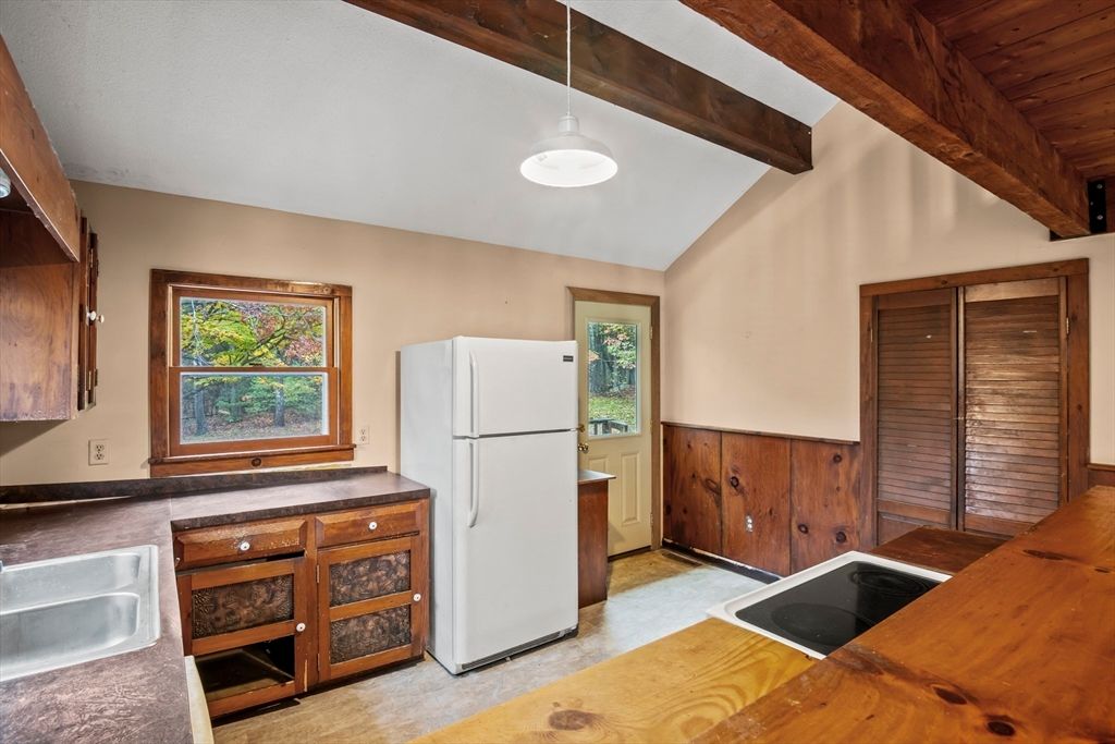 Interior, Kitchen, Pendant Lights, Wooden Beams, Wooden Ceilings