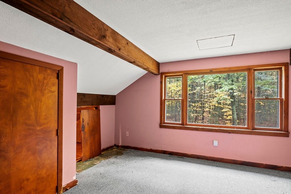 Empty room, Interior, Wooden Beams