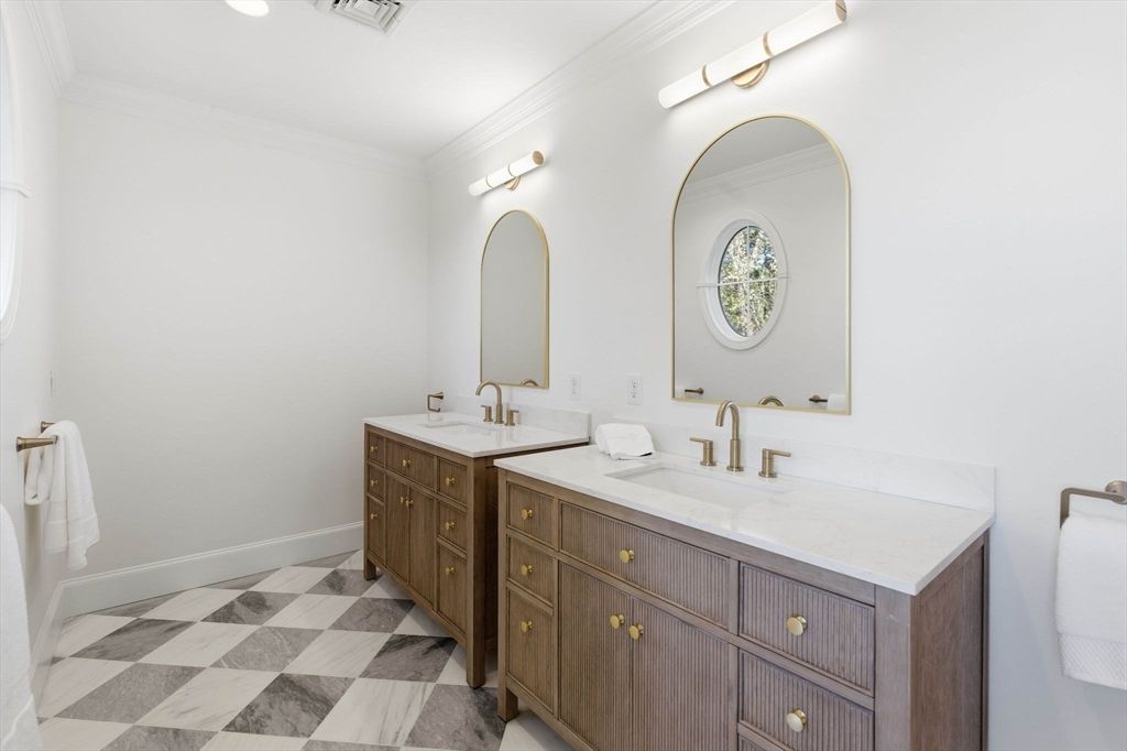 Bathroom, Dual Sink Vanities, Interior, Recessed Lighting