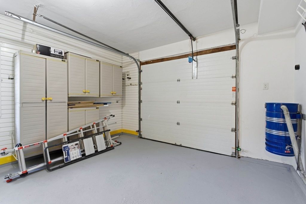 Garage, Interior