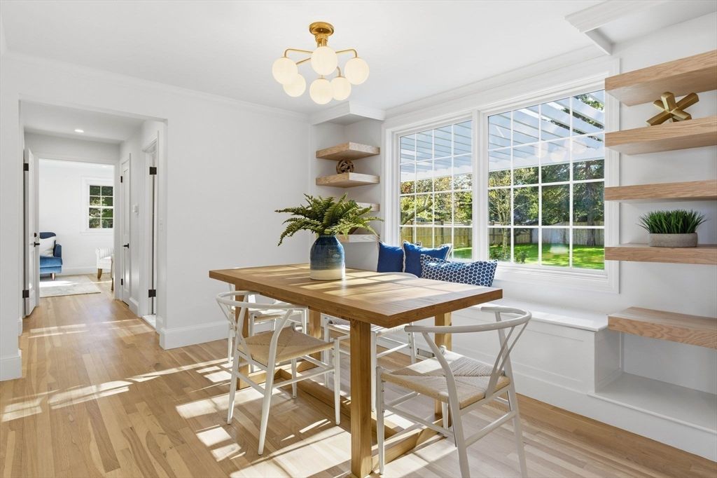 Dining room, Interior, Recessed Lighting, Wood Texture Flooring