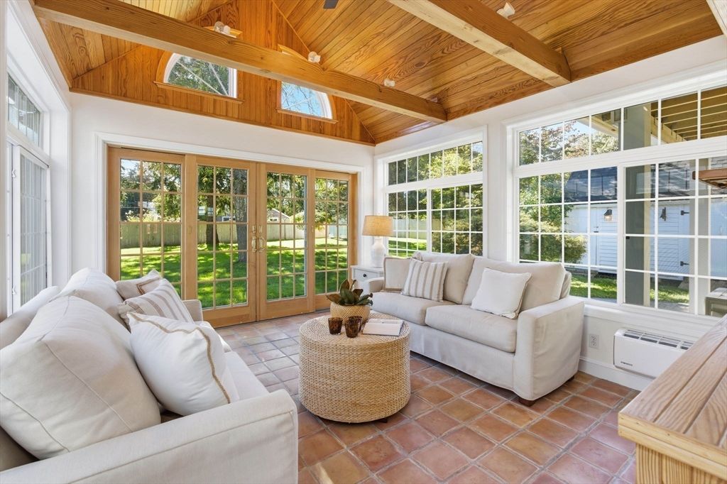 Interior, Living room, Sun Room, Wooden Beams, Wooden Ceilings