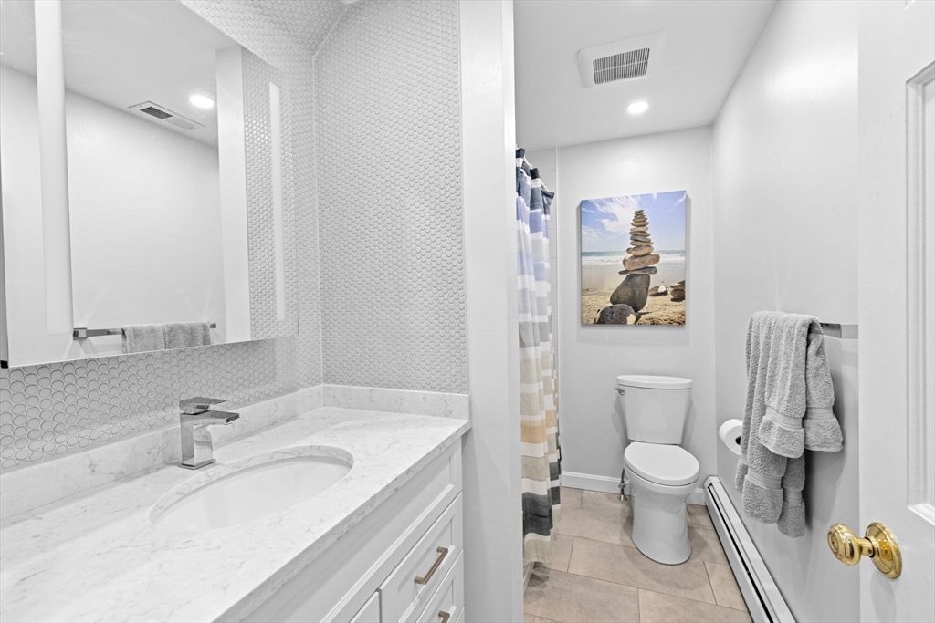 Bathroom, Interior, Recessed Lighting