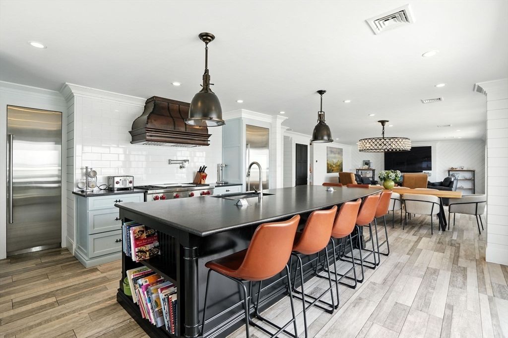 Dining room, Interior, Kitchen, Pendant Lights, Recessed Lighting, Stainless Steel Appliances, Wood Texture Flooring