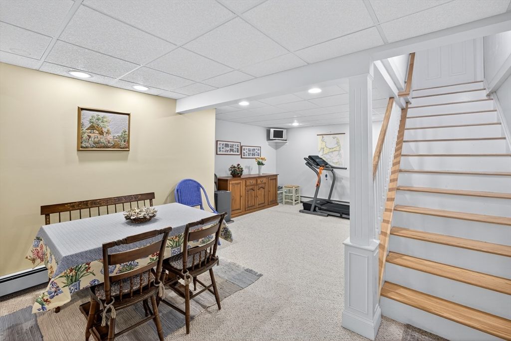Dining room, Fitness Equipment, Interior, Recessed Lighting