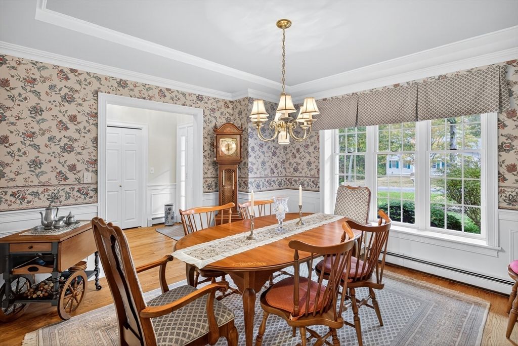 Chandelier, Dining room, Interior, Wood Texture Flooring