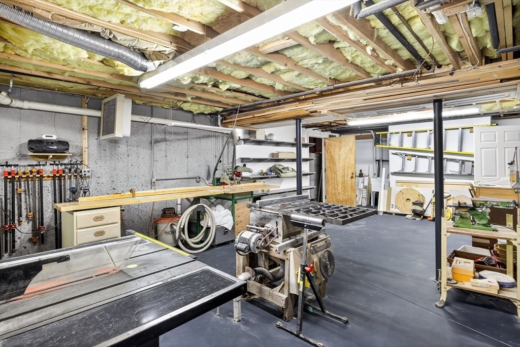 Garage, Interior