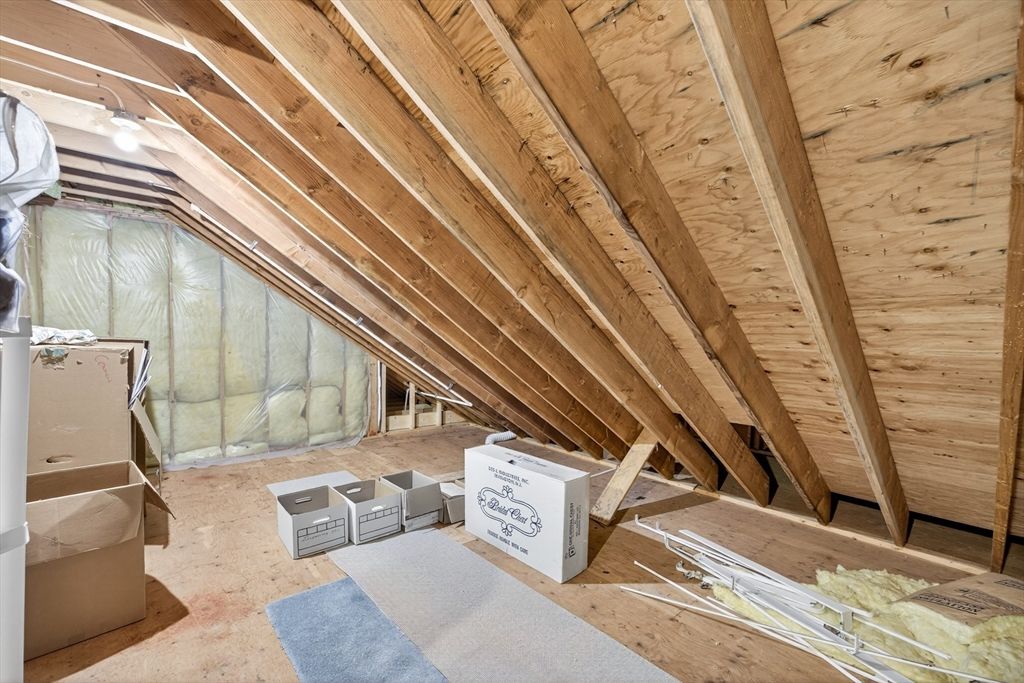 Empty room, Interior, Wooden Beams, Wooden Ceilings