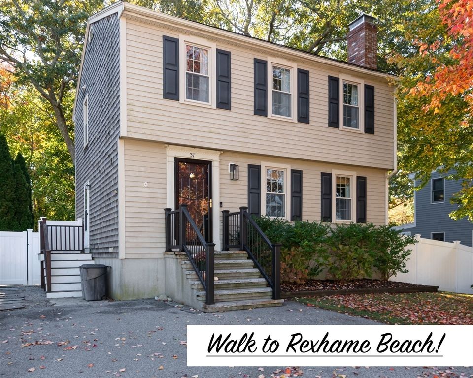 Exterior, Facade, Raised Ranch