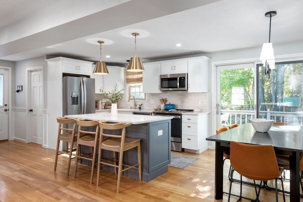 Dining room, Interior, Kitchen, Pendant Lights, Recessed Lighting, Stainless Steel Appliances, Wood Texture Flooring