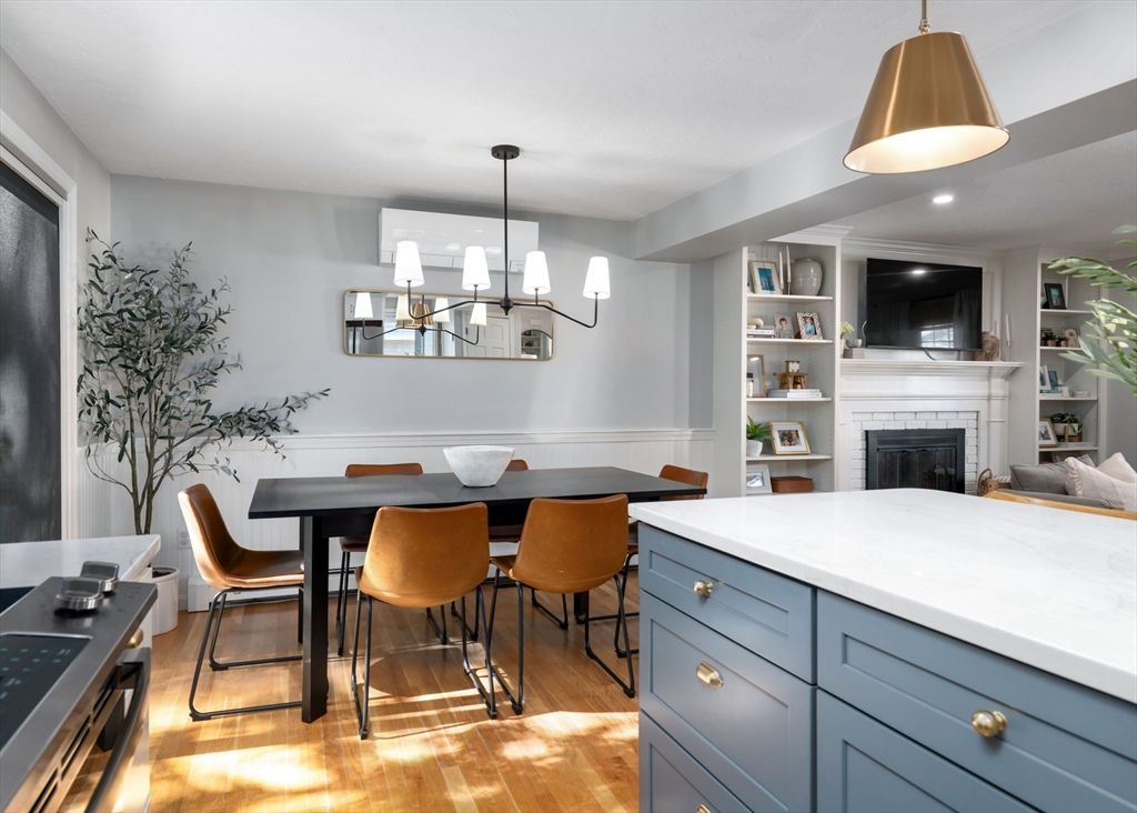 Dining room, Fireplace, Interior, Pendant Lights, Recessed Lighting, Wood Texture Flooring