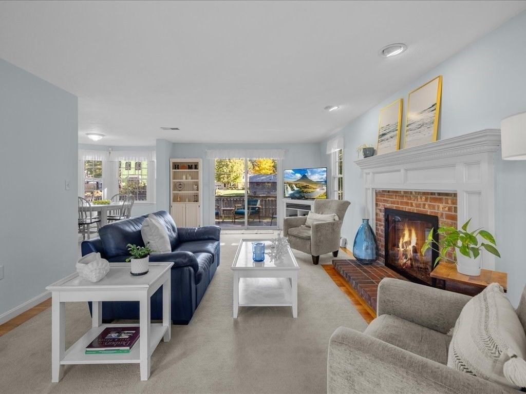 Fireplace, Interior, Living room, Recessed Lighting