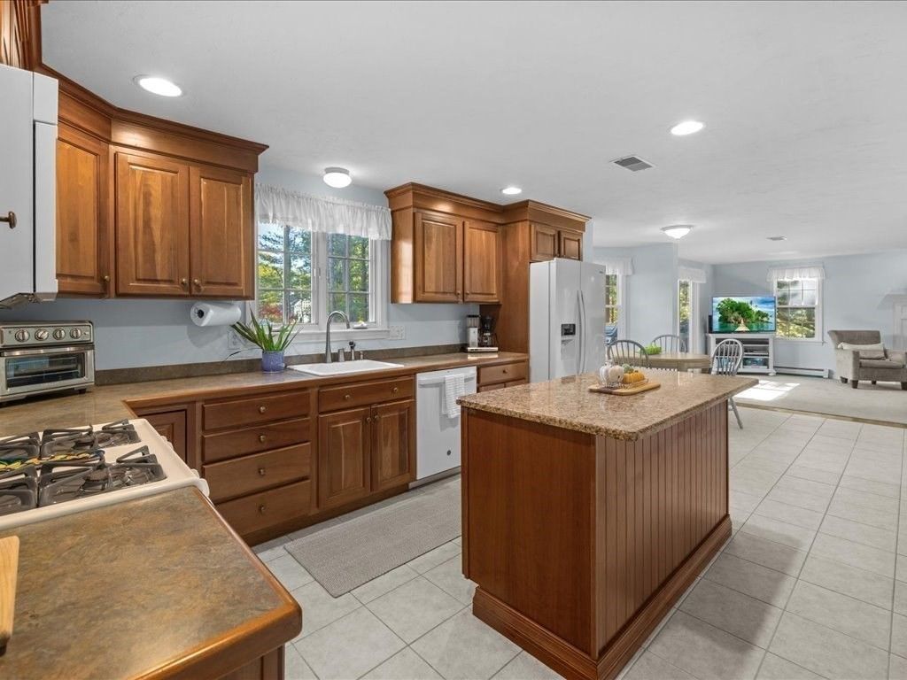 Interior, Kitchen, Living room, Recessed Lighting, Stainless Steel Appliances