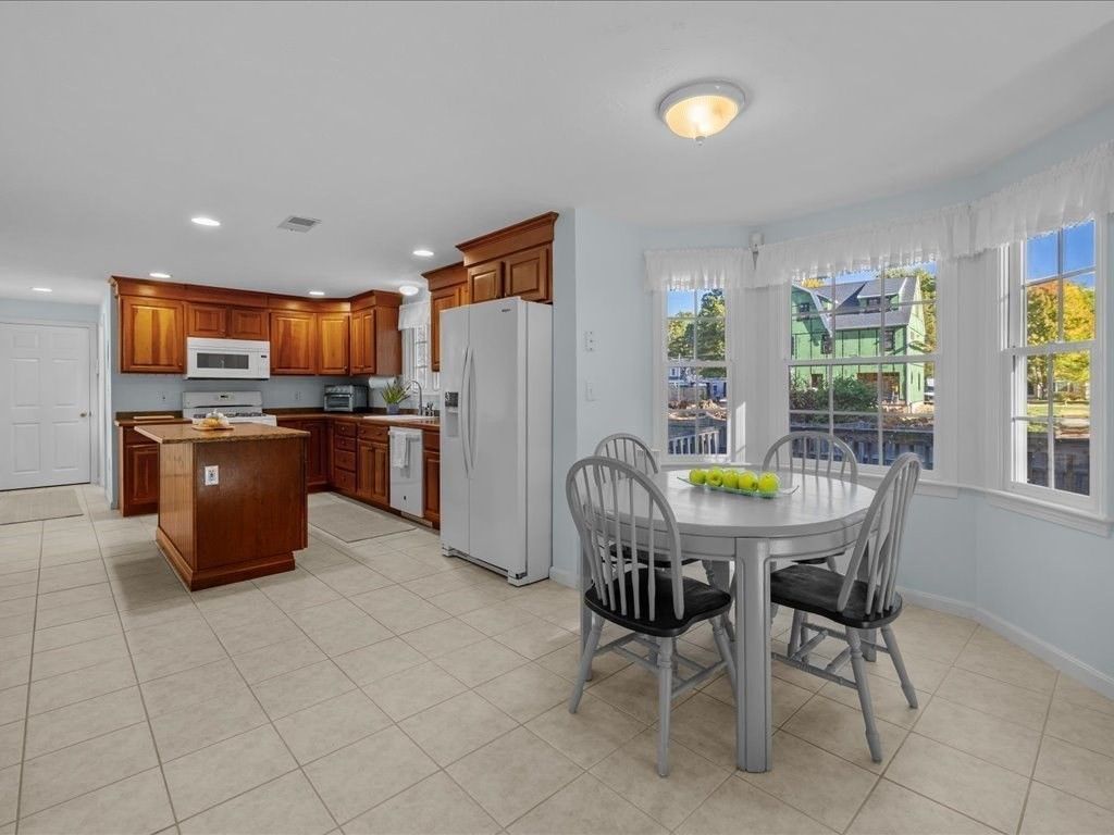 Dining room, Interior, Kitchen, Recessed Lighting
