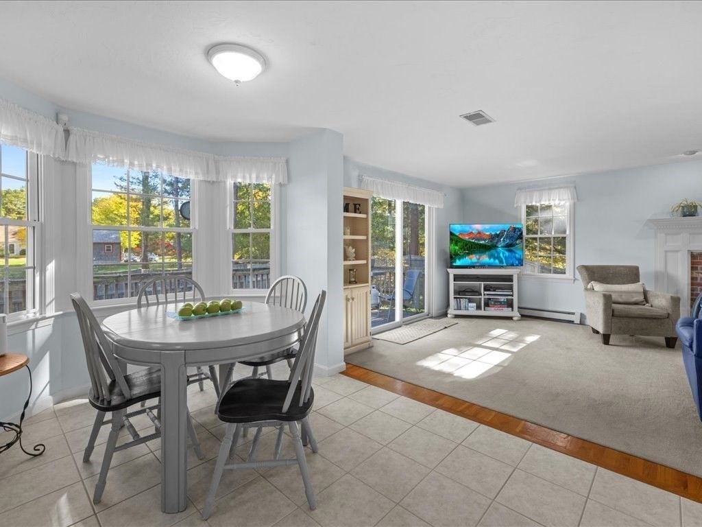 Dining room, Fireplace, Interior