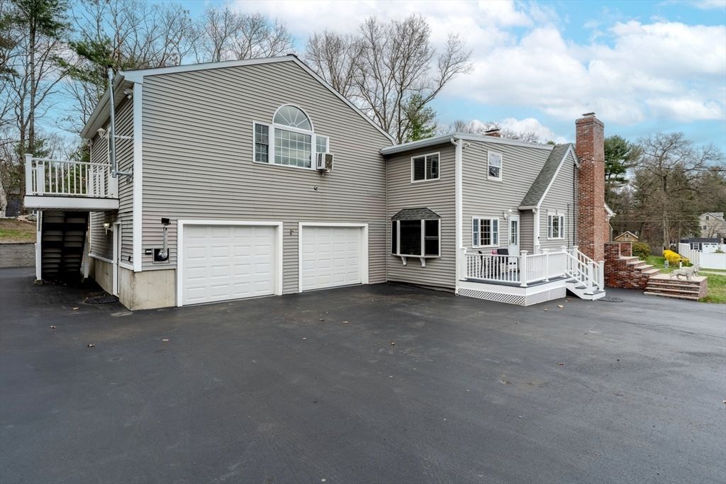 Attached, Exterior, Facade, Raised Ranch