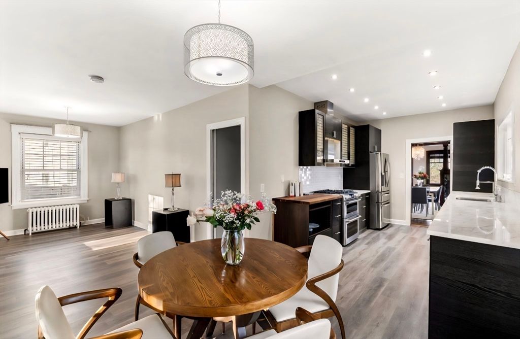 Dining room, Interior, Kitchen, Pendant Lights, Recessed Lighting, Wood Texture Flooring
