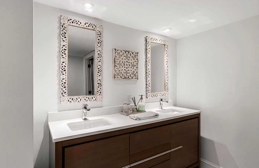 Bathroom, Dual Sink Vanities, Interior, Recessed Lighting