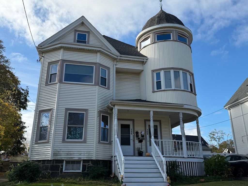 Exterior, Facade, Queen Anne Victorian