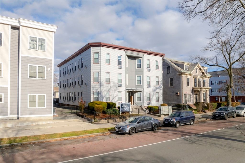 Exterior, Facade, Rowhouse