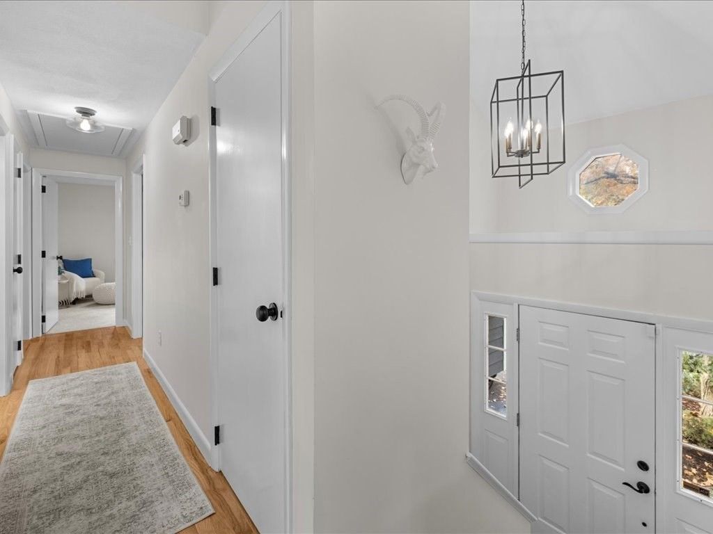 Interior, Pendant Lights, Wood Texture Flooring
