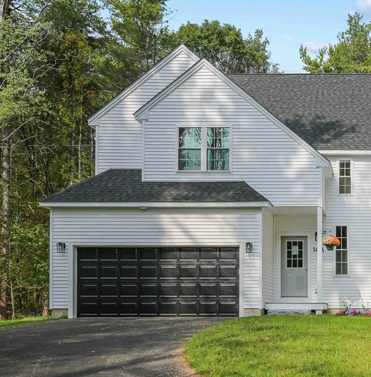 Attached, Exterior, Facade, Farmhouse