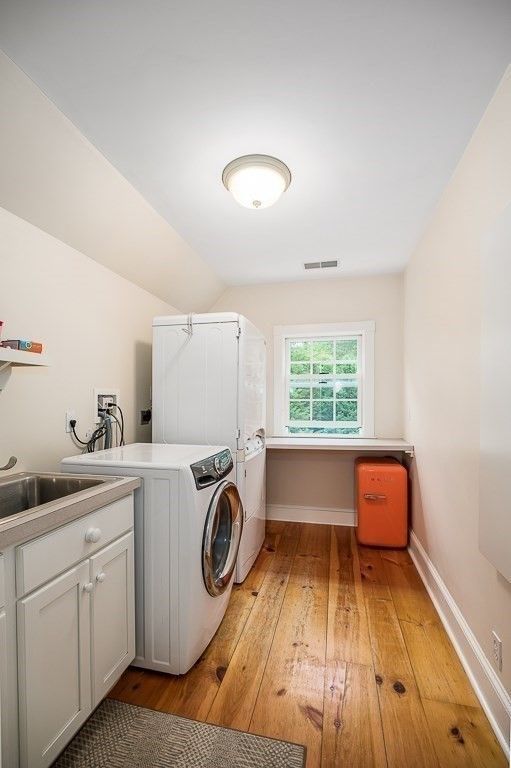 Interior, Washer, Wood Texture Flooring
