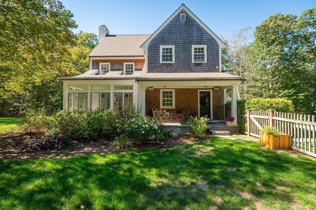 Exterior, Facade, Brick Facade, Farmhouse