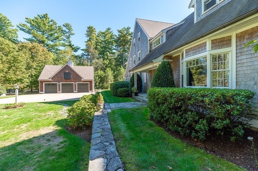 Backyard, Detached Garage, Exterior