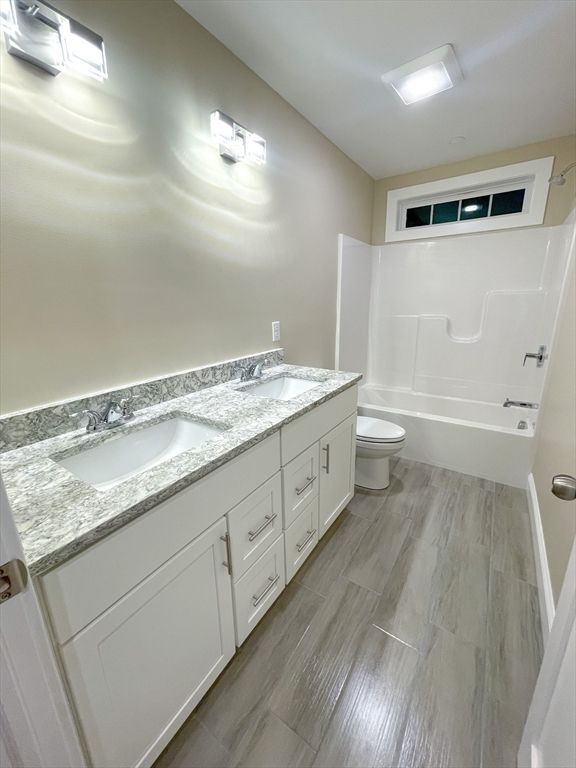 Bathroom, Dual Sink Vanities, Interior, Wood Texture Flooring