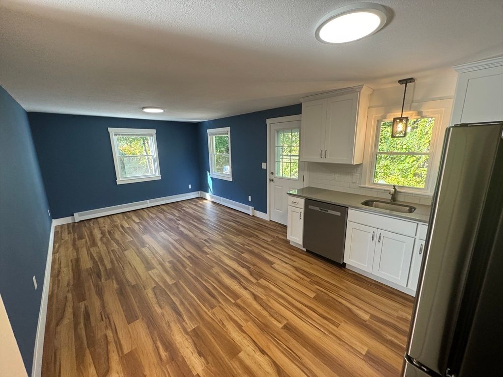 Interior, Kitchen, Pendant Lights, Wood Texture Flooring