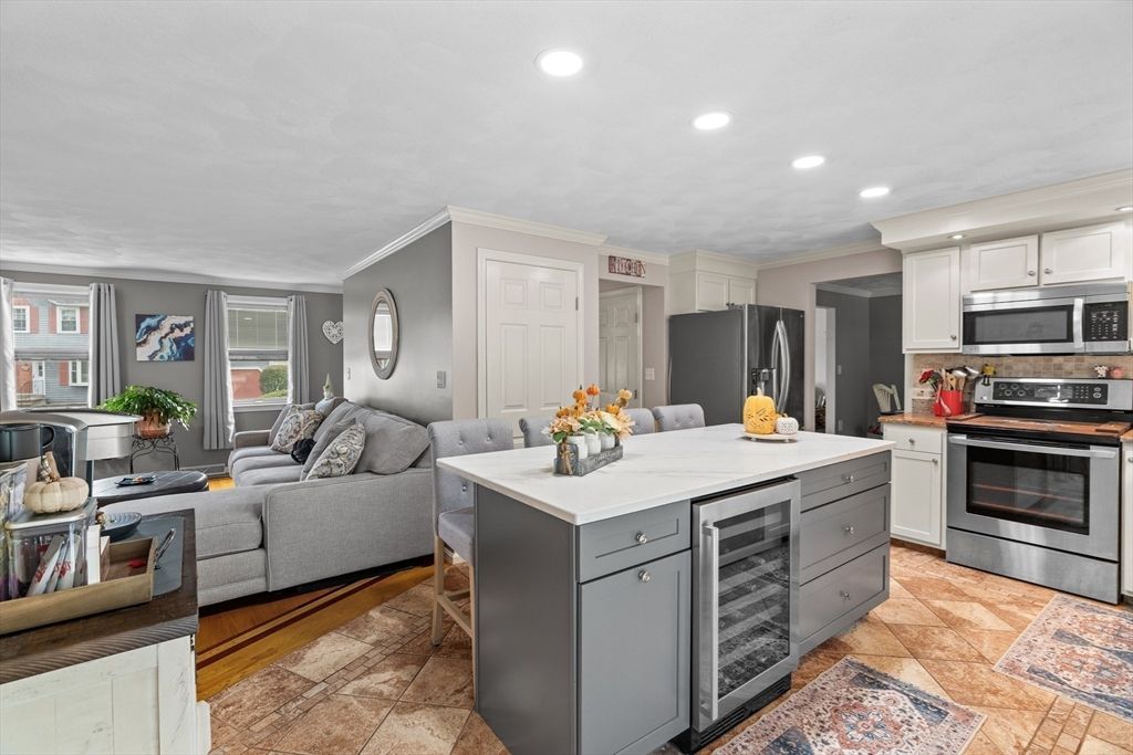 Interior, Kitchen, Living room, Recessed Lighting, Stainless Steel Appliances