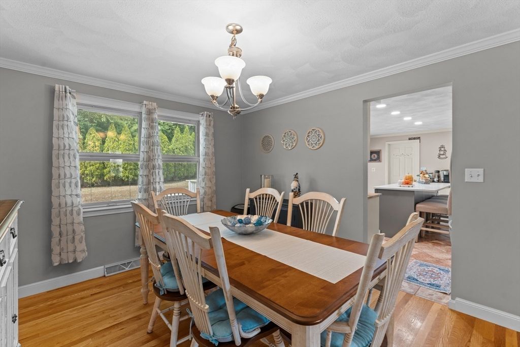 Chandelier, Dining room, Interior, Recessed Lighting, Wood Texture Flooring