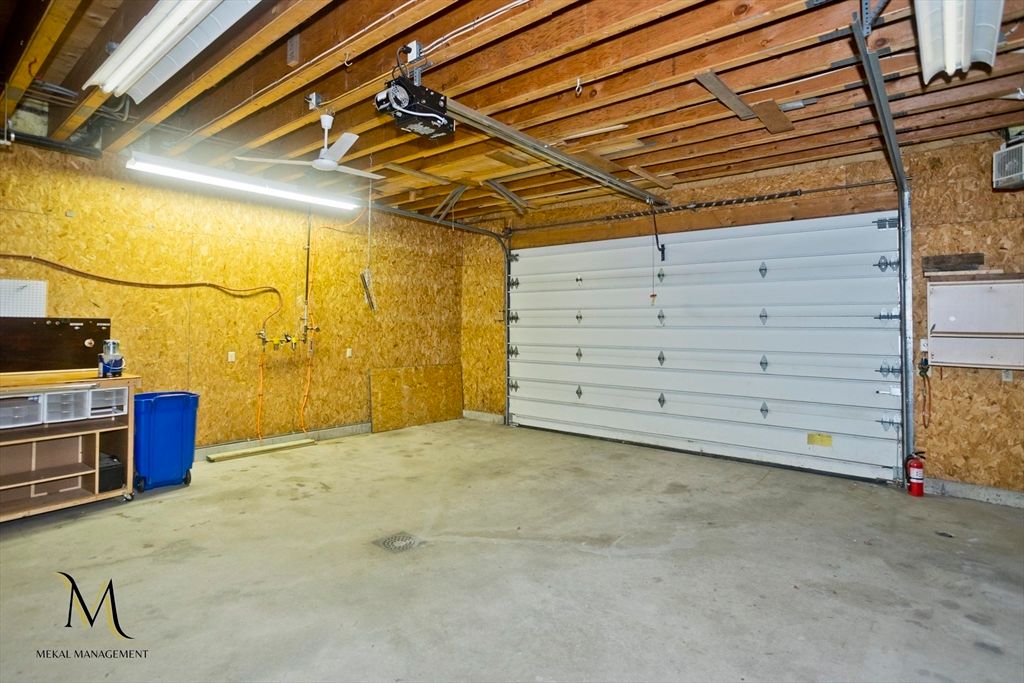 Garage, Interior, Wooden Beams