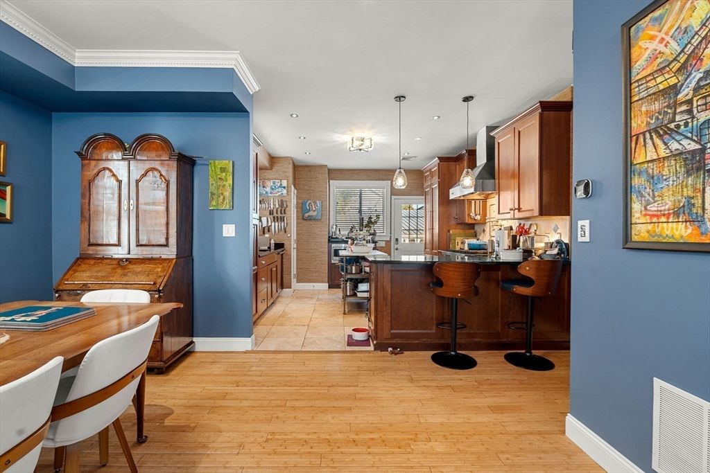 Dining room, Interior, Kitchen, Pendant Lights, Recessed Lighting, Wood Texture Flooring