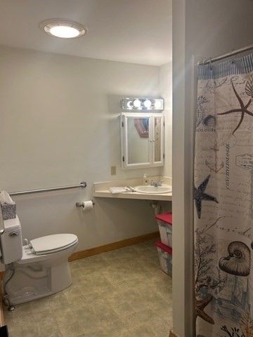 Bathroom, Interior, Recessed Lighting