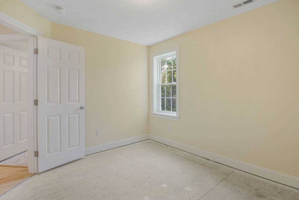 Empty room, Interior