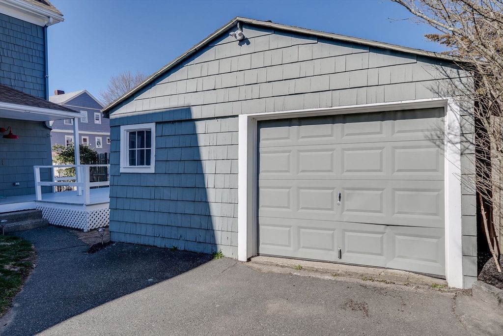 Detached Garage, Exterior