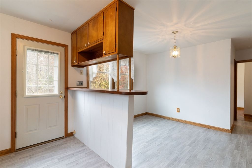 Interior, Pendant Lights, Wood Texture Flooring