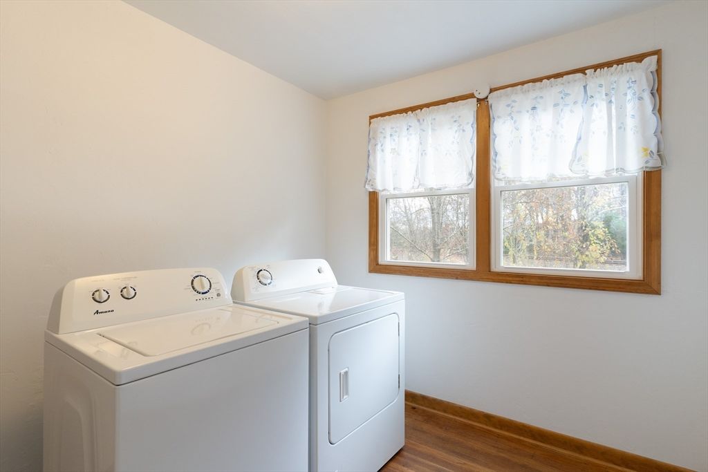 Interior, Washer, Wood Texture Flooring