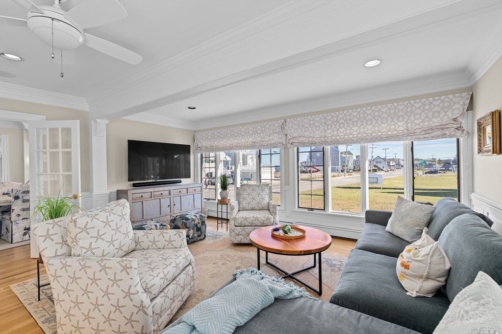 Interior, Living room, Recessed Lighting, Wood Texture Flooring